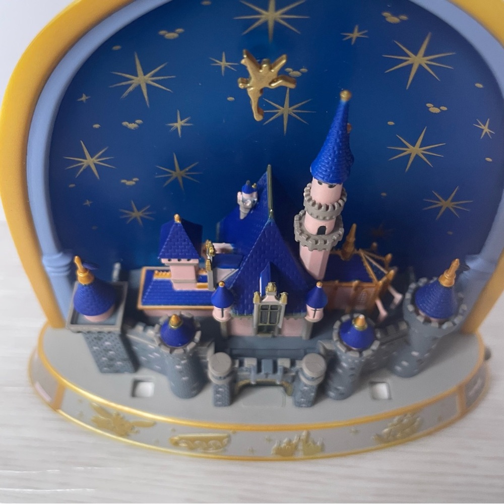 Hallmark Keepsake Disneyland 70th Anniversary 2025 Ornament with Light & Sound - Picture 6 of 15
